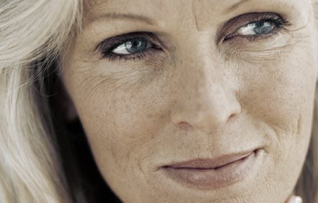 Le modèle roux dans les taches de rousseur