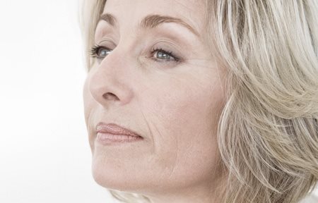 Visage d'une femme d'âge moyen.
