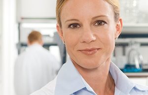 Scientifique dans un laboratoire