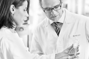 Scientifique dans un laboratoire