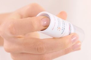 Pressez le sérum anti-âge à la vitamine C