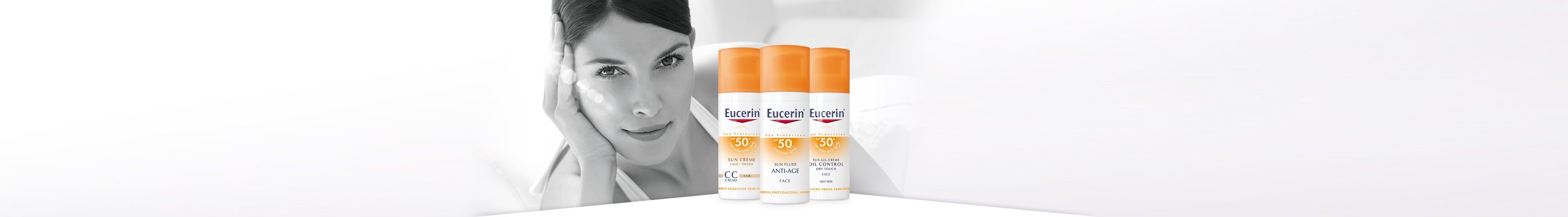 Femme se touchant le visage